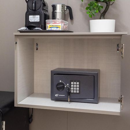 Luxury Station Suite Болонья Экстерьер фото