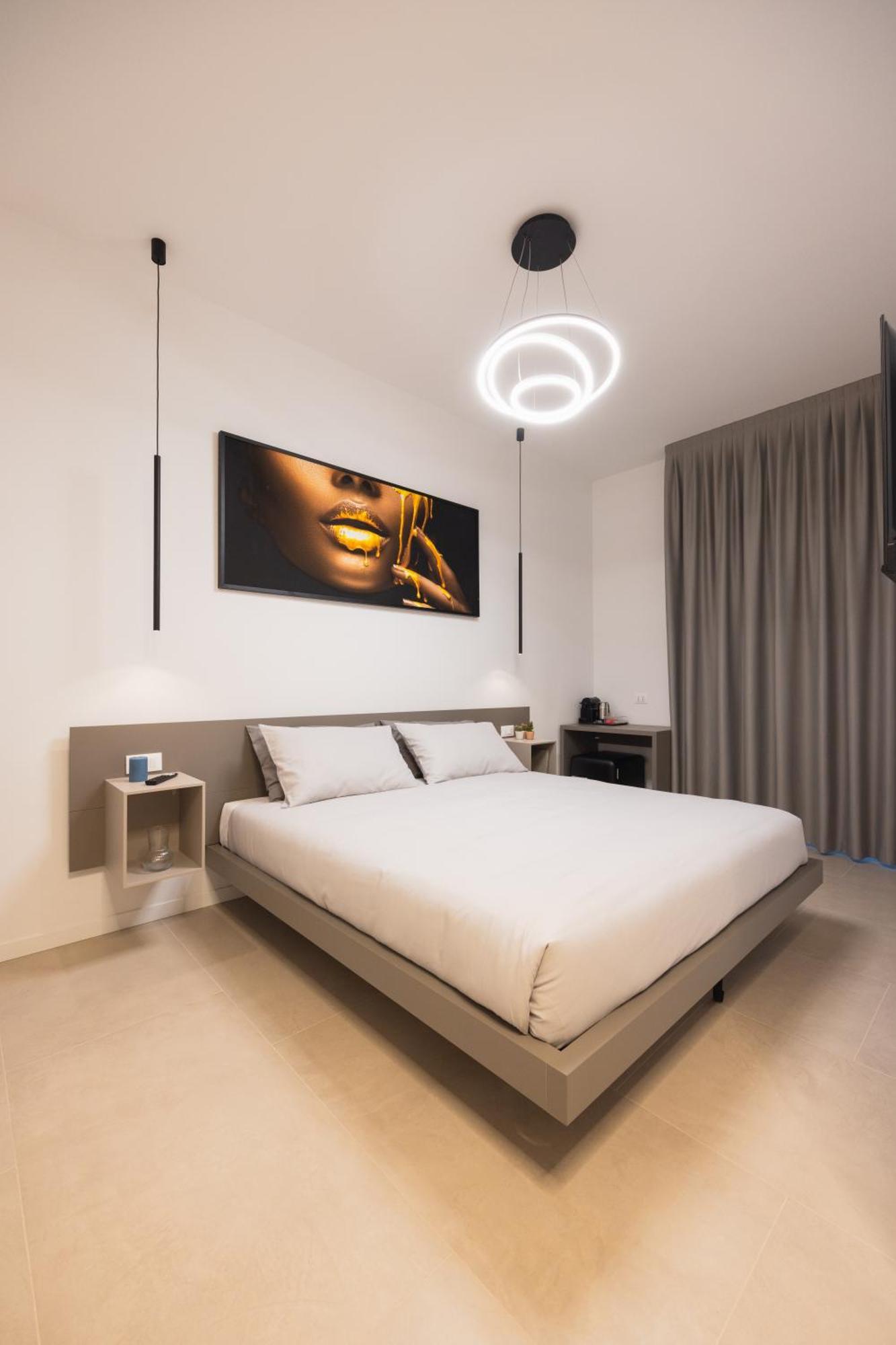 Luxury Station Suite Болонья Экстерьер фото