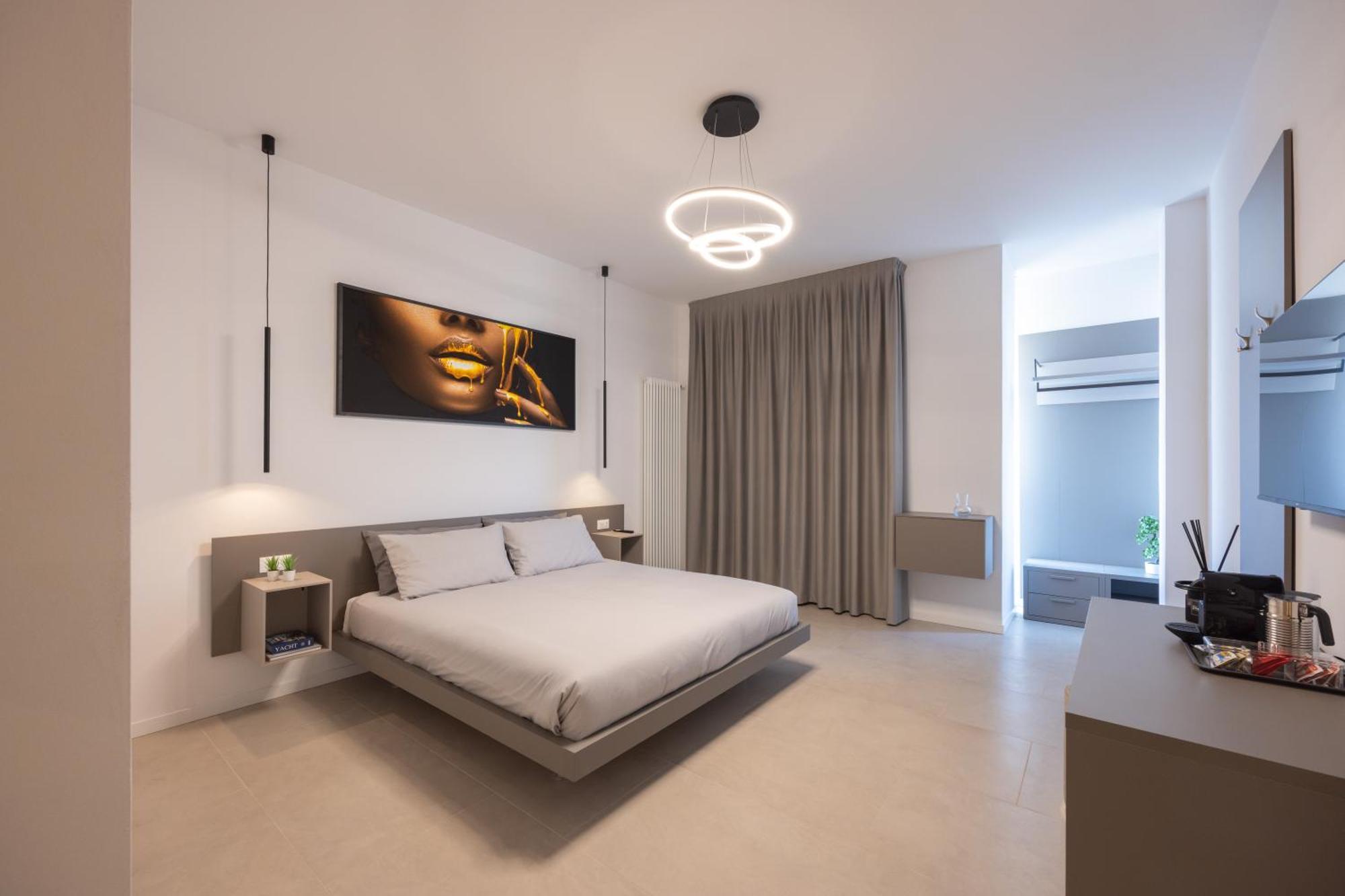 Luxury Station Suite Болонья Экстерьер фото