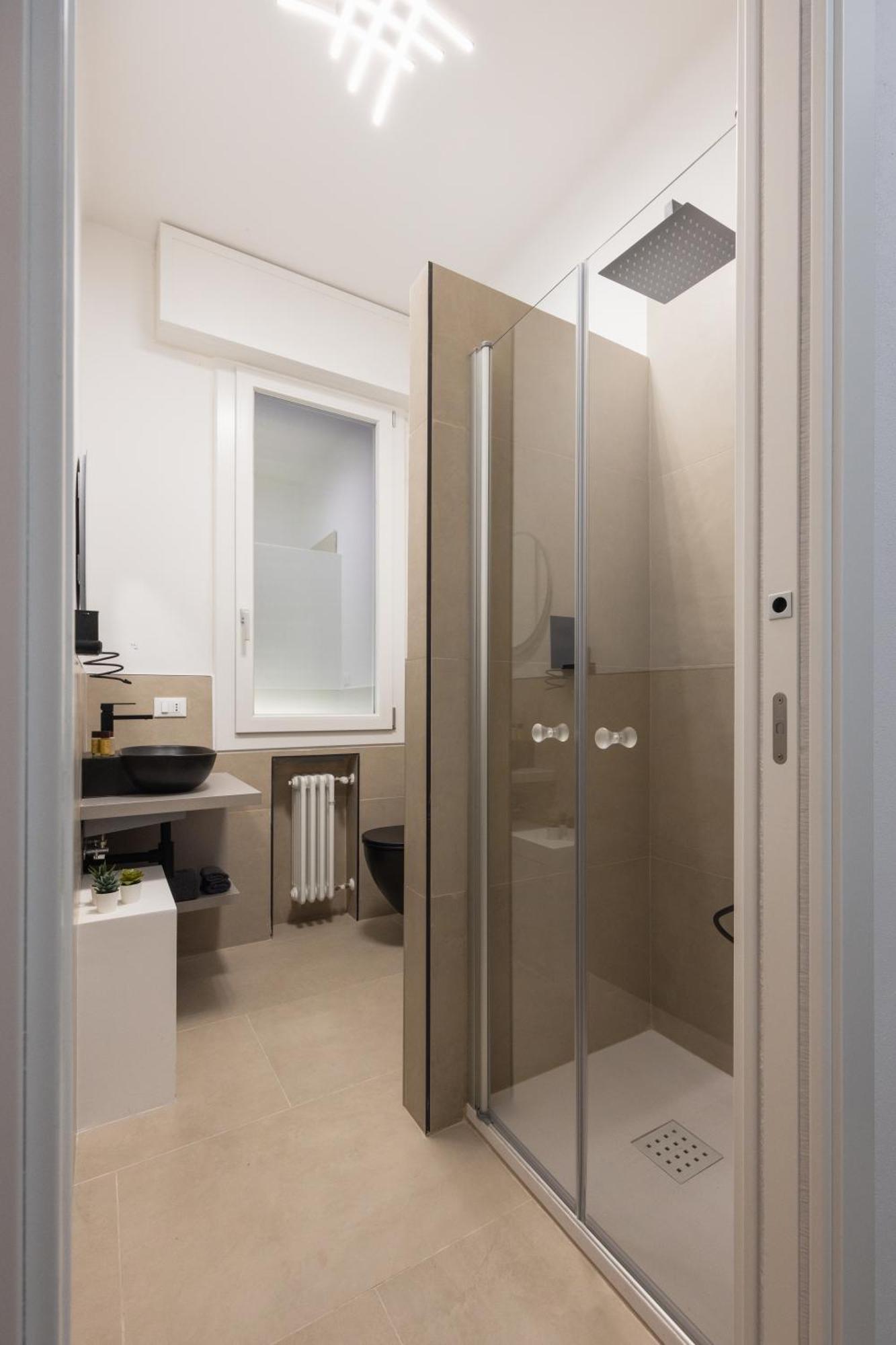 Luxury Station Suite Болонья Экстерьер фото