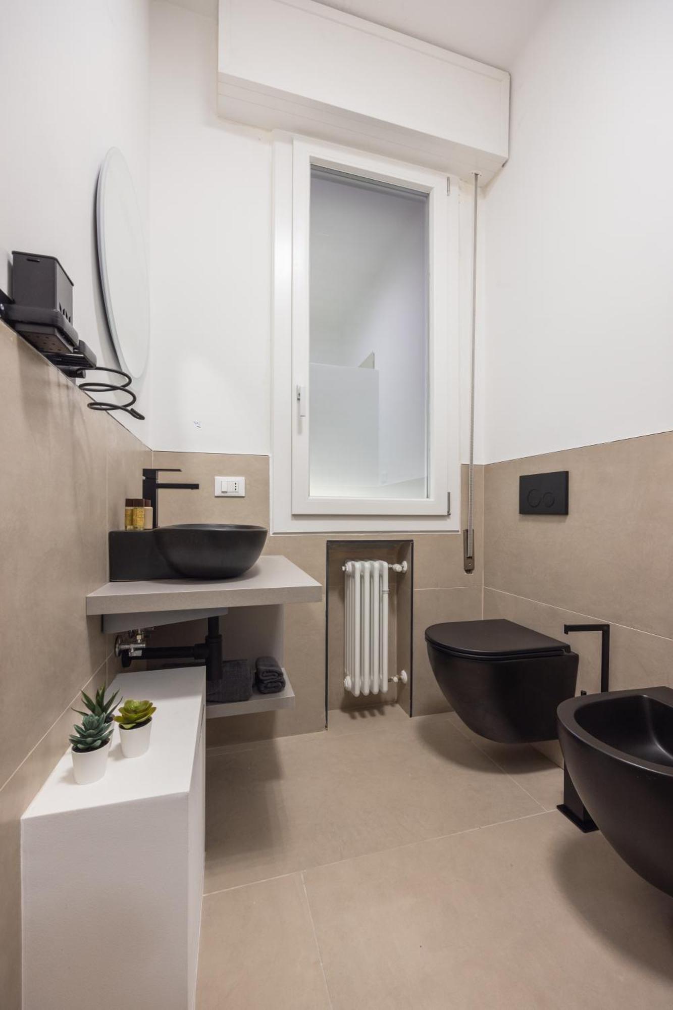 Luxury Station Suite Болонья Экстерьер фото