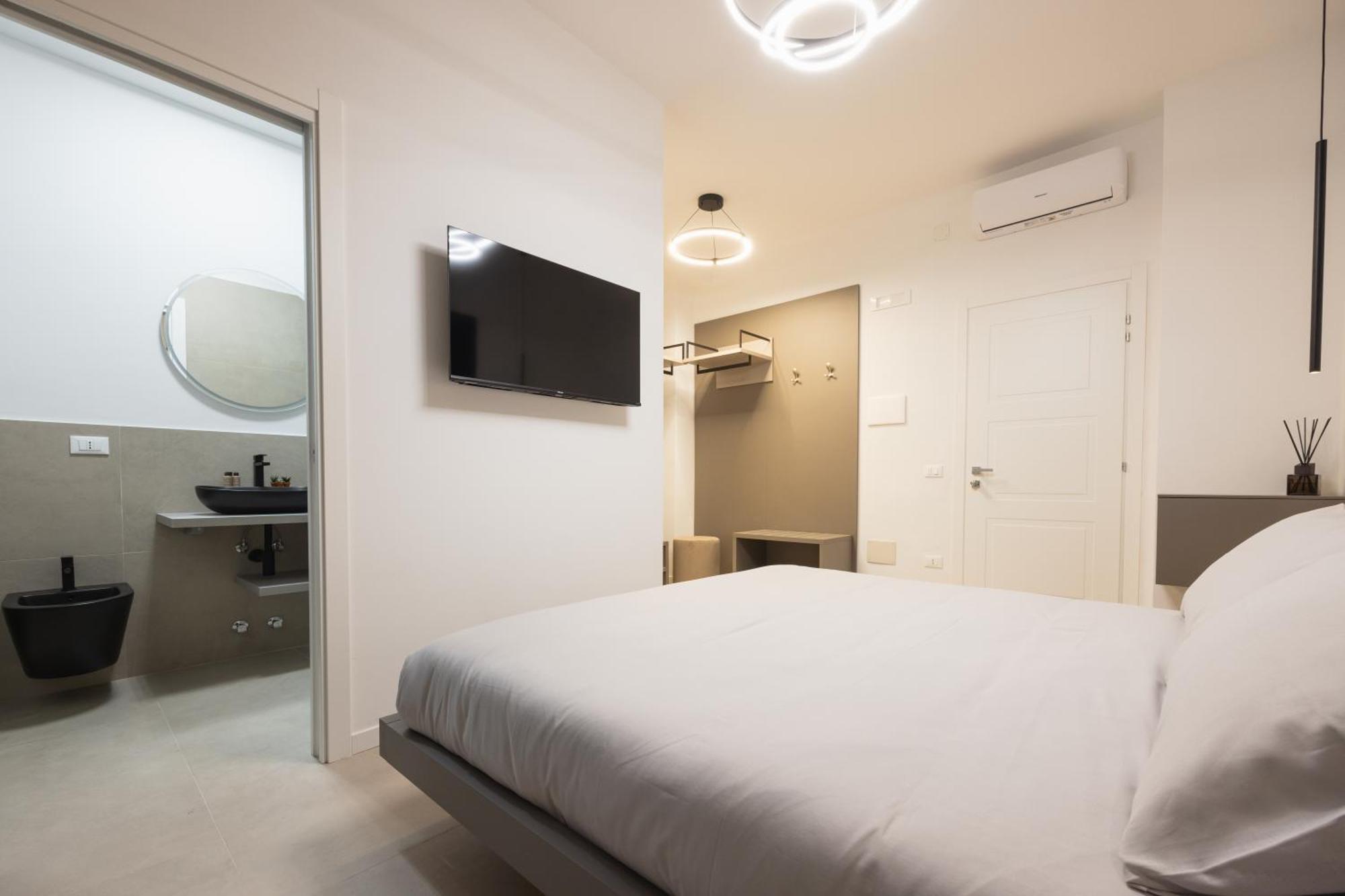 Luxury Station Suite Болонья Экстерьер фото