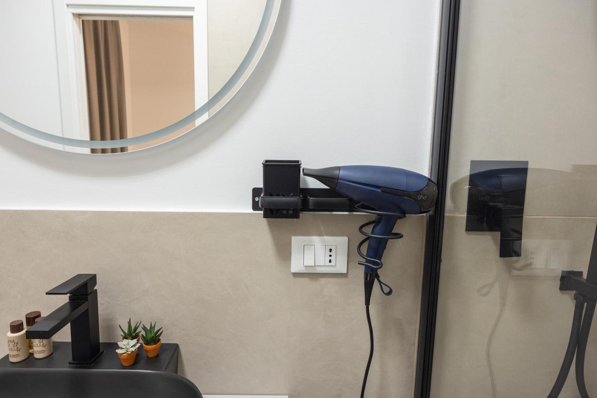 Luxury Station Suite Болонья Экстерьер фото