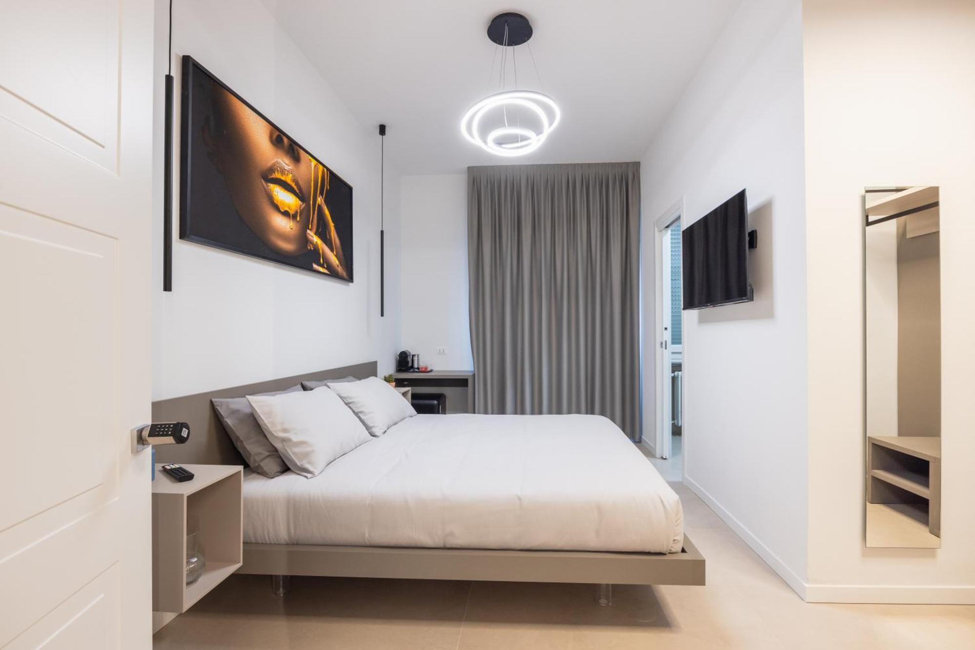 Luxury Station Suite Болонья Экстерьер фото