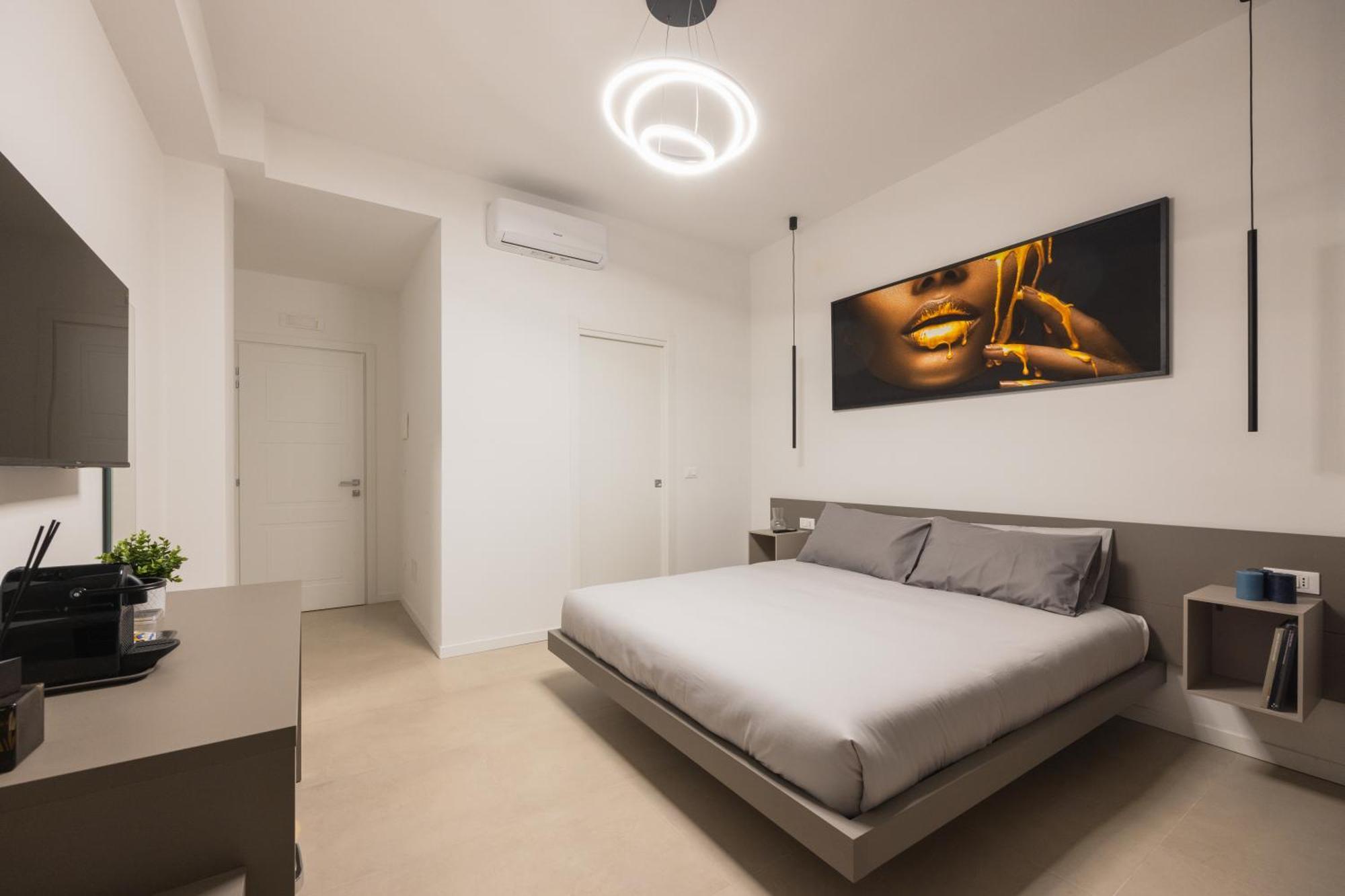 Luxury Station Suite Болонья Экстерьер фото