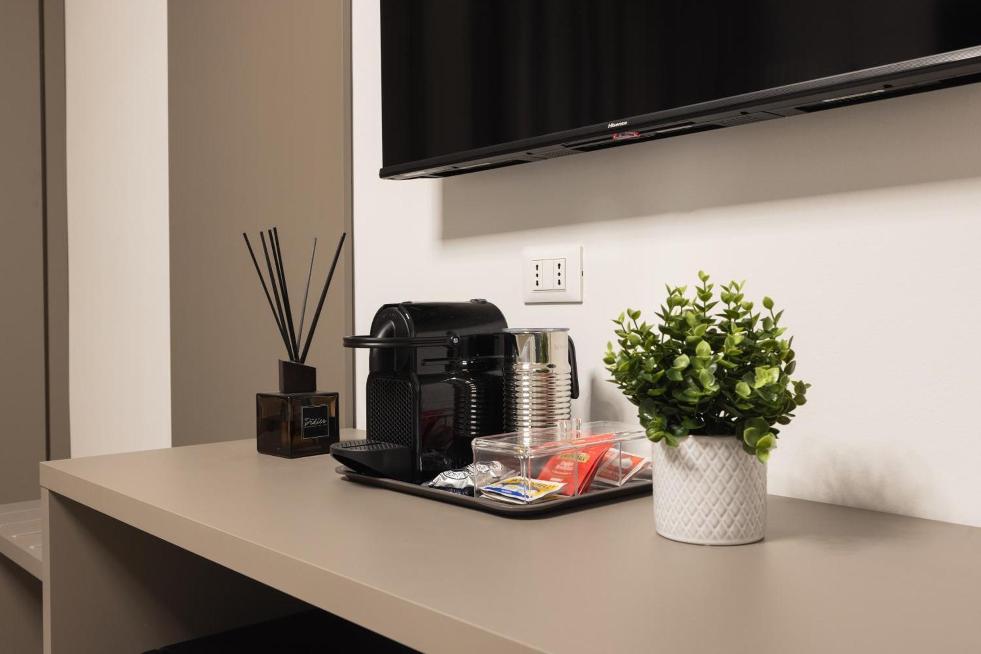 Luxury Station Suite Болонья Экстерьер фото