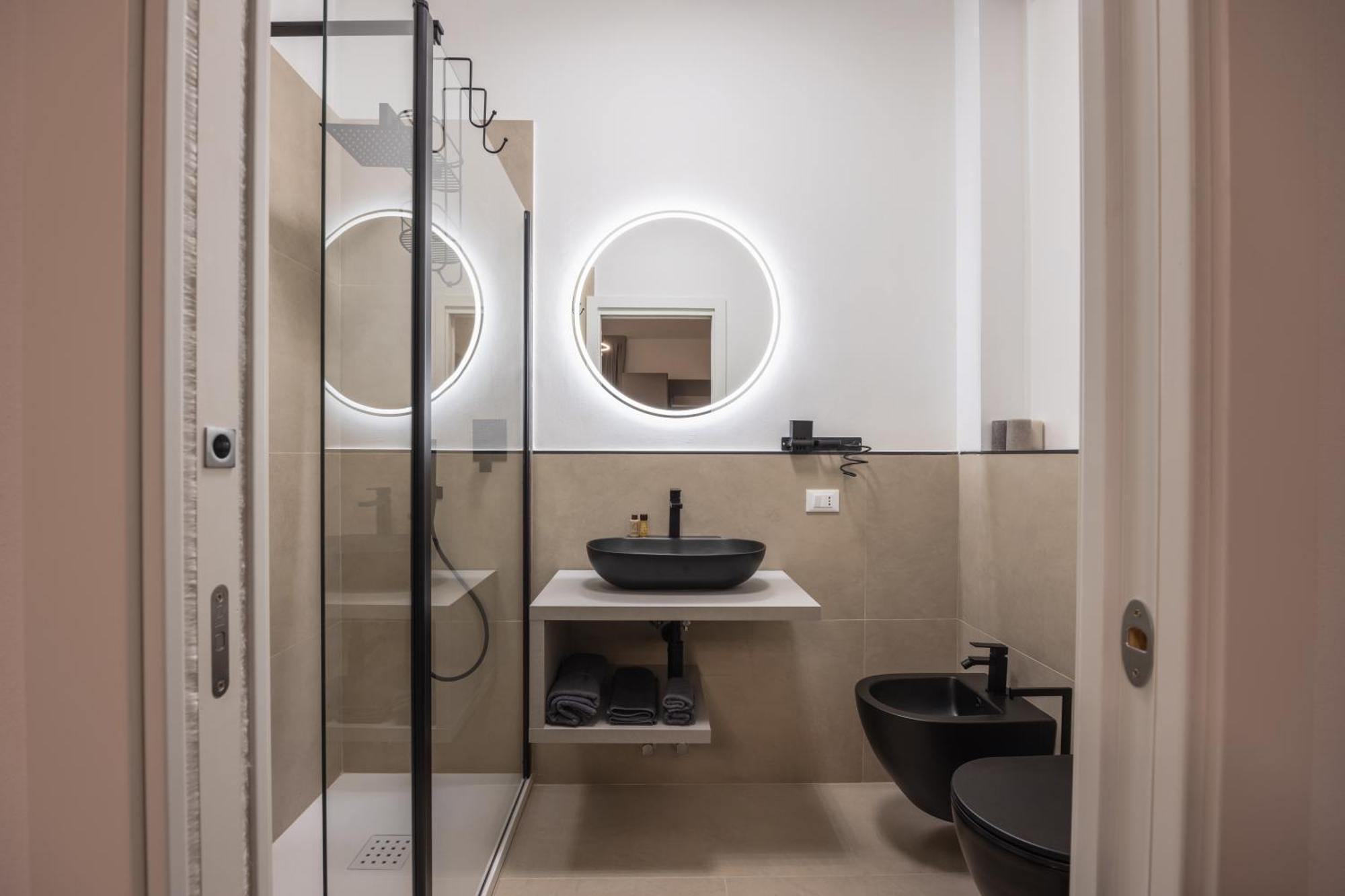 Luxury Station Suite Болонья Экстерьер фото