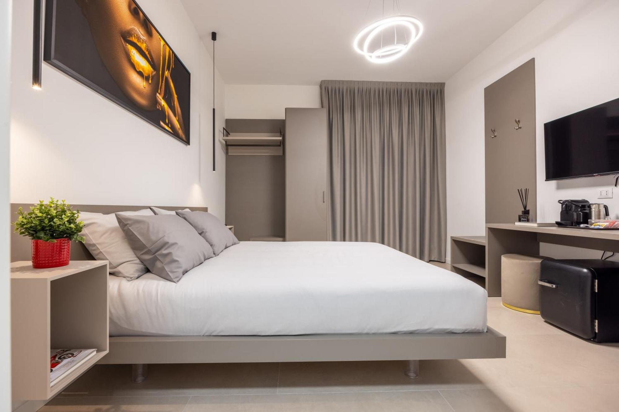 Luxury Station Suite Болонья Экстерьер фото