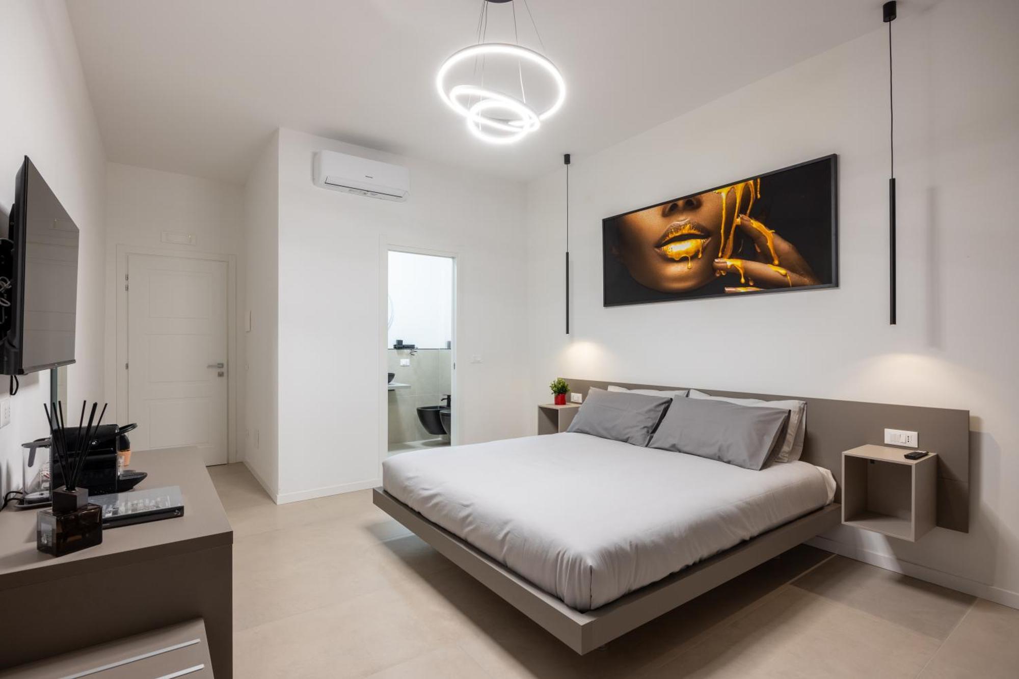 Luxury Station Suite Болонья Экстерьер фото