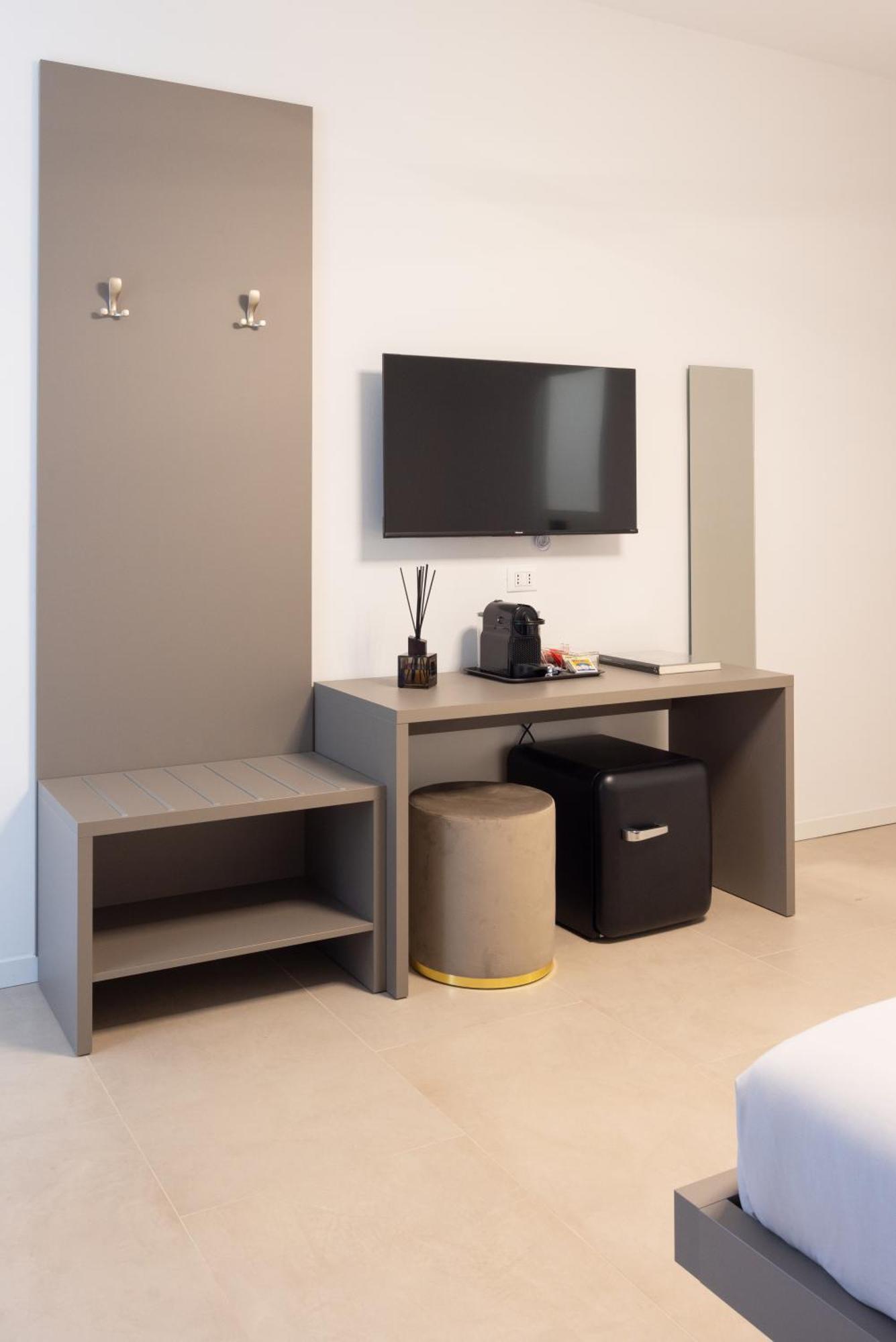 Luxury Station Suite Болонья Экстерьер фото