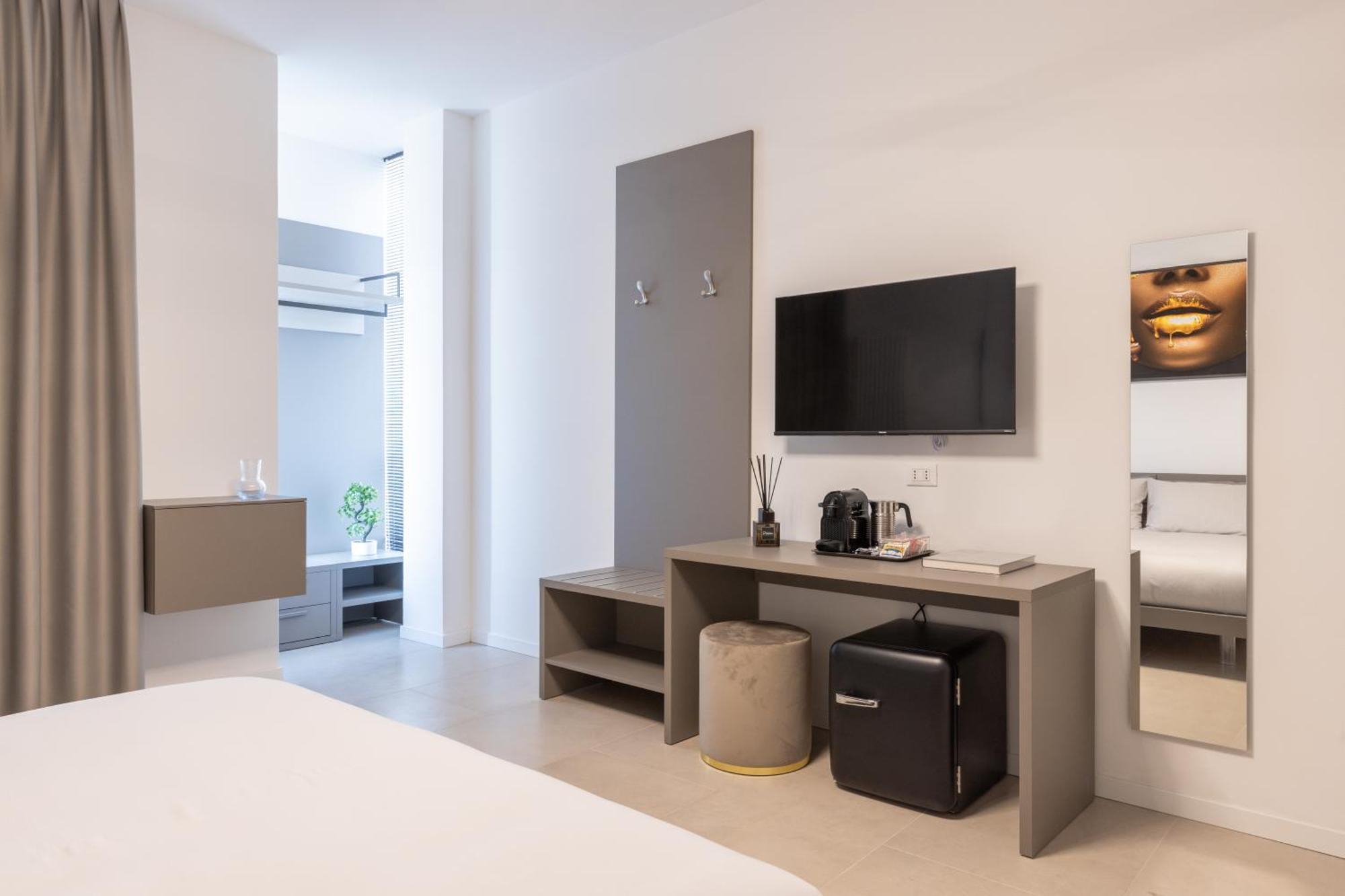 Luxury Station Suite Болонья Экстерьер фото